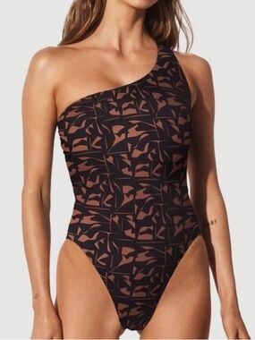 New Form and Fold The Tilt One Shoulder One Piece Swimsuit L'Art Brown 36FF